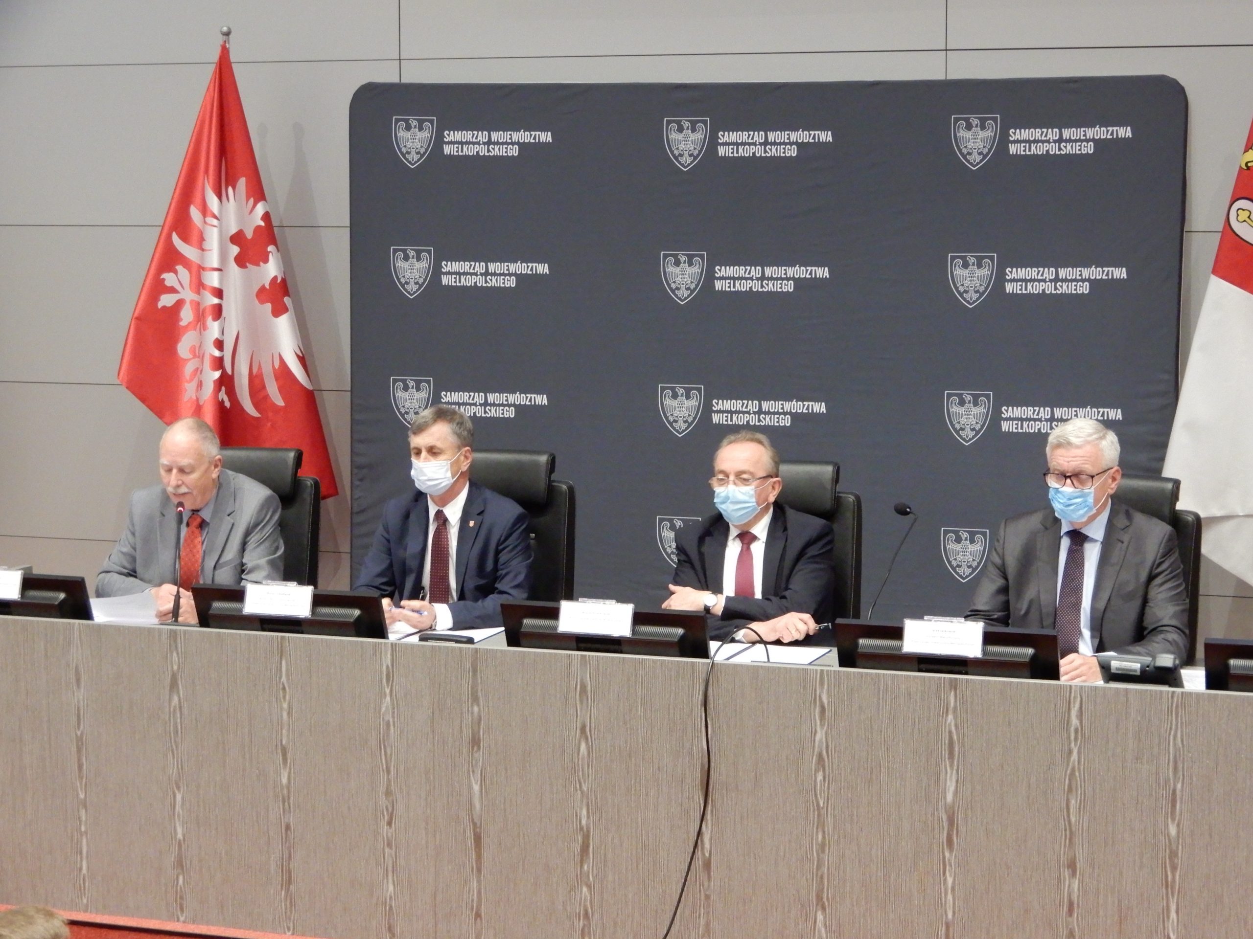 Zdjęcie przedstawiające spotkanie w celu podpisania porozumienia o uruchomieniu połączeń PKM do Kościana 