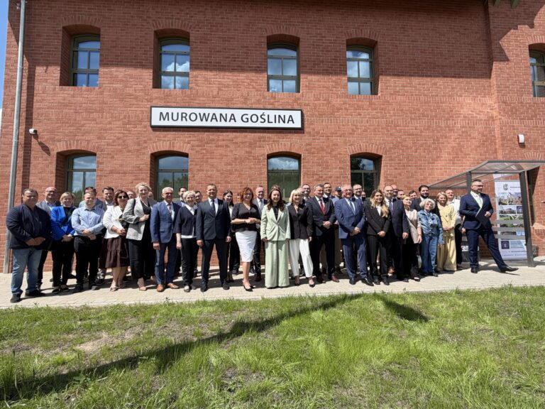 Zmodernizowany dworzec w Murowanej Goślinie oficjalnie otwarty!