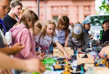 Koleje Wielkopolskie rozpędzają lato pełne atrakcji – od Dnia Dziecka po Bałtyk!