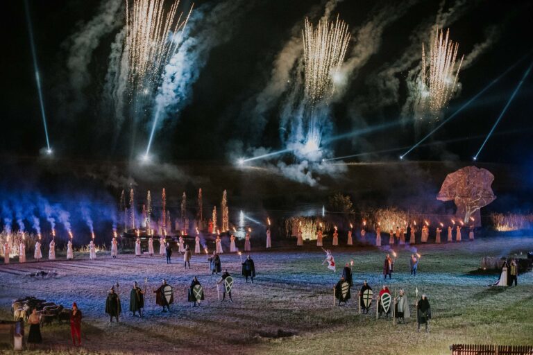 Murowana Goślina Park Dzieje - Widowisko Orzeł i Krzyż (fot. Archiwum Parku Dzieje) 014