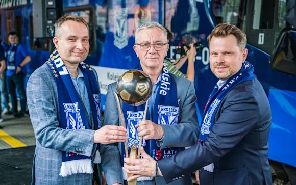 Wyjątkowy pociąg Kolei Wielkopolskich i KKS Lech Poznań obrazek
