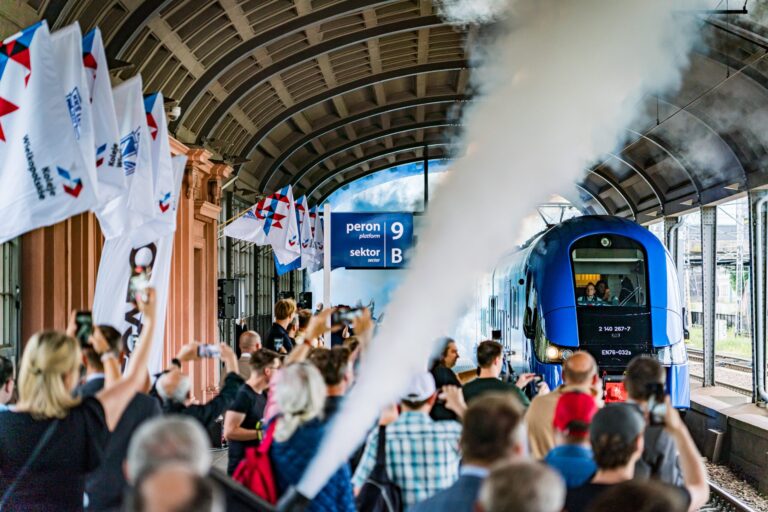 Pociąg Kolei Wielkopolskich i KKS Lech Poznań