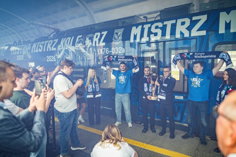 Pociąg Kolei Wielkopolskich i KKS Lech Poznań