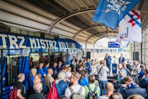 Pociąg Kolei Wielkopolskich i KKS Lech Poznań