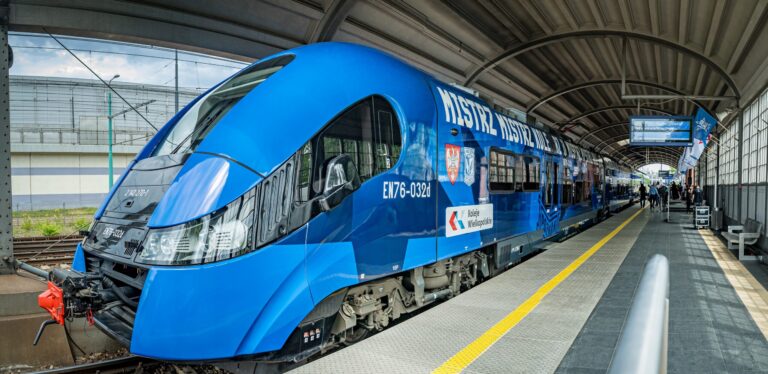Pociąg Kolei Wielkopolskich i KKS Lech Poznań